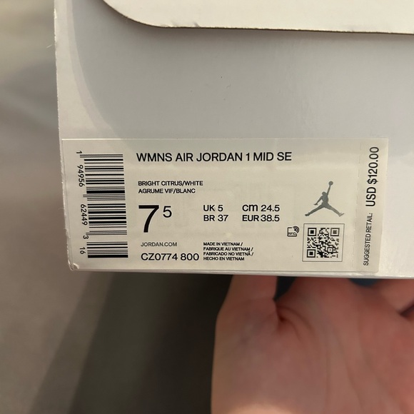 Women’s Jordan 1’s - Picture 9 of 9